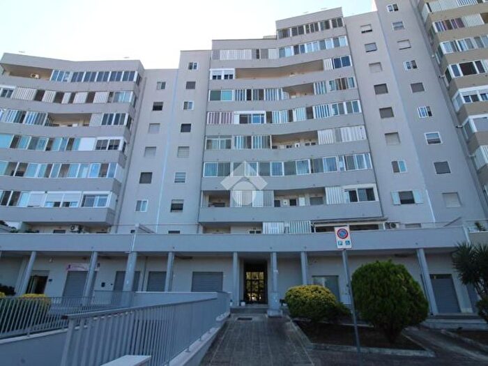 Appartamento trilocale in vendita in Via Islanda, Brindisi
