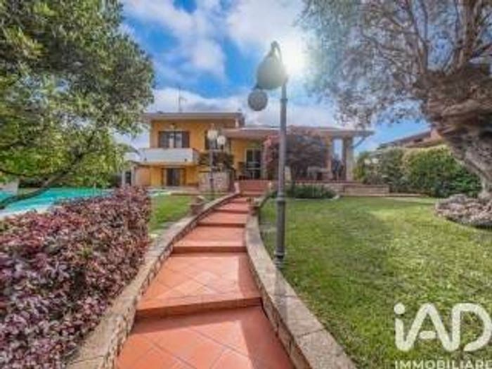 Casa con 6 locali in vendita in Via Via Trento, Centro, Montichiari