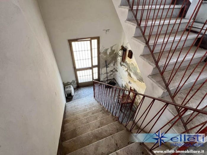 Casa con 6 locali in vendita in Centro, Massa