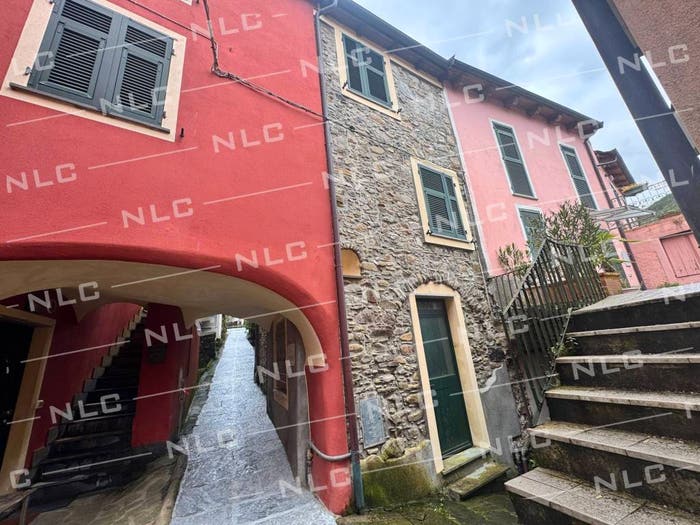 Casa trilocale in vendita in Via Vittorio Veneto, Carrodano