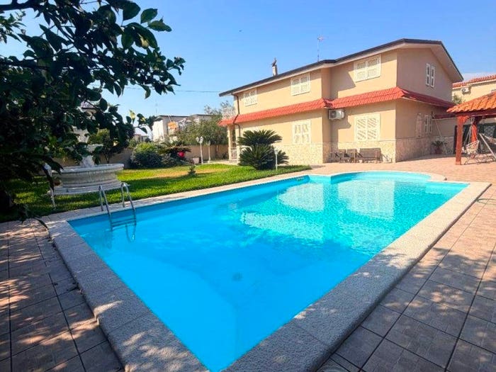 Casa con 6 locali in vendita in Viale Taddeo Zuccari, Baia Verde, Castel Volturno