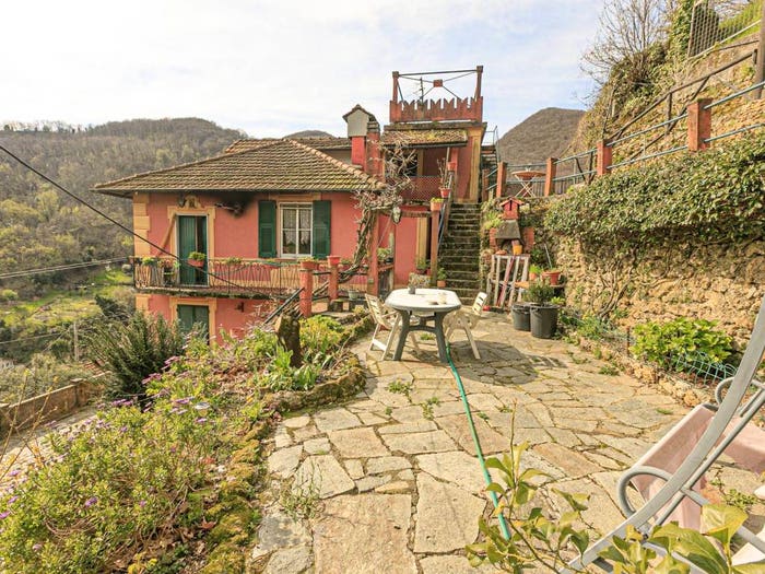 Casa con 6 locali in vendita in Via Monte Comego, Ceranesi