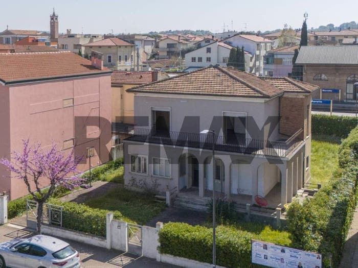 Casa con 6 locali in vendita in Viale Giosuè Carducci, Marotta, Mondolfo