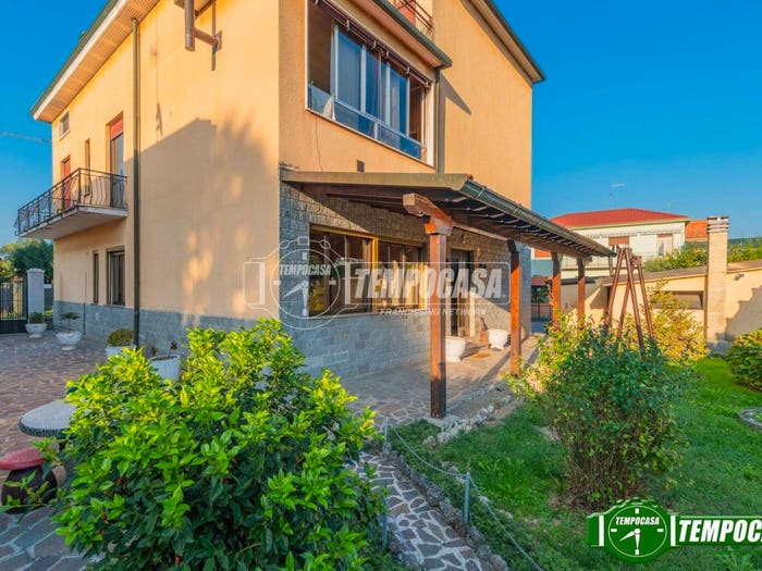 Appartamento con 5 locali in vendita in Via Carducci, Tregasio, Triuggio