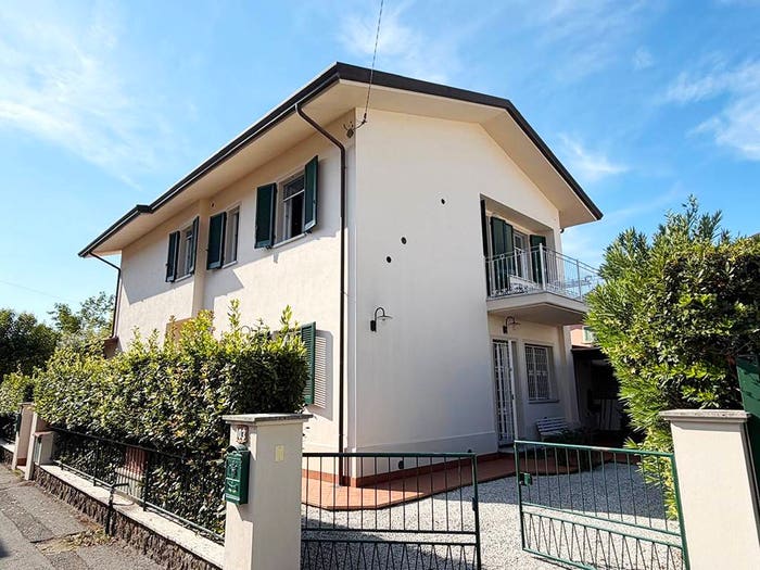 Casa con 6 locali in vendita in Viale Novembre, Vittoria Apuana, Forte dei Marmi