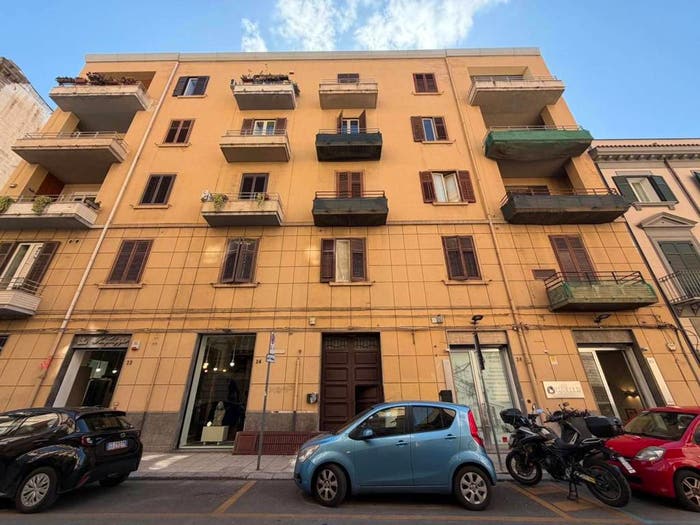 Appartamento con 6 locali in vendita in Via Villaermosa, Politeama Ruggiero Settimo, Palermo