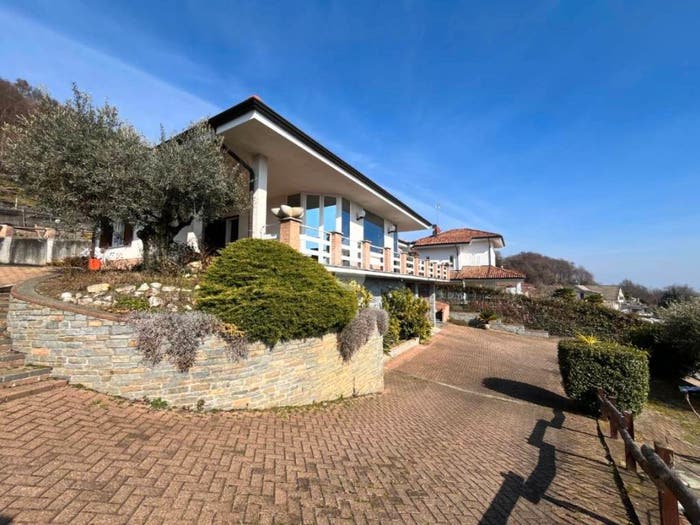 Casa con 6 locali in vendita in Via Provinciale, Strambinello