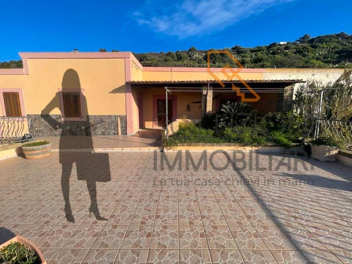 Appartamento con 6 locali in vendita in Via San Corrado, Scauri, Pantelleria