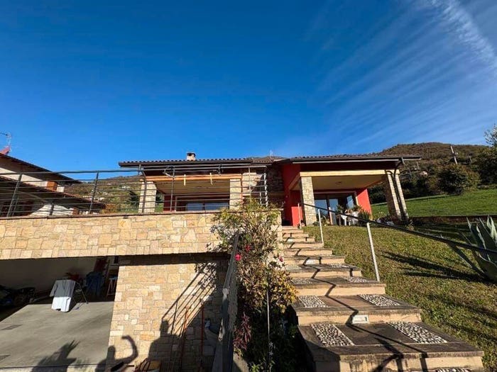 Casa quadrilocale in vendita in Via Berlinga, Adrara San Martino