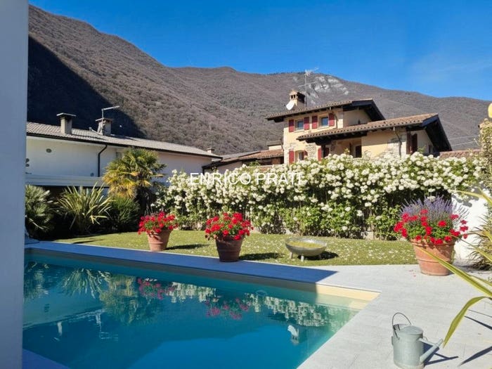 Casa con 6 locali in vendita in Via Rea, Pove del Grappa