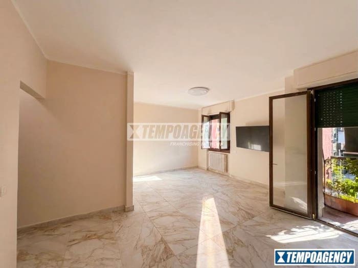 Appartamento trilocale in vendita in Via Val Malenco, Roserio, Milano