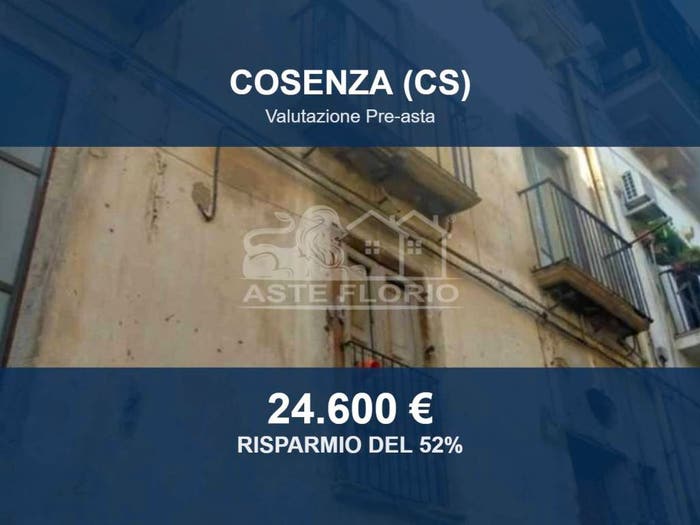 Appartamento quadrilocale in vendita in Via Padolisi, Centro Storico Serra Soprana, Cosenza