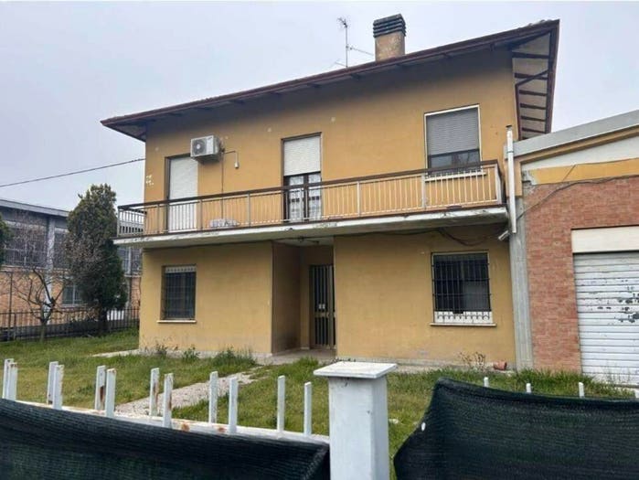 Casa quadrilocale in vendita in Via L Galvani, Centro, Mirandola