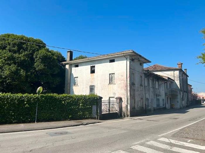 Casa con 6 locali in vendita in Via Chiesa, Loria Bessica, Loria