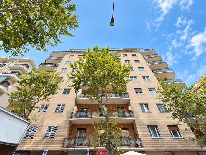 Appartamento con 5 locali in vendita in Via Raffaele Morghen, Vomero, Napoli