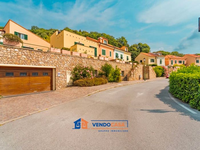 Casa con 6 locali in vendita in Via alla Murta, Centro, Albisola Superiore