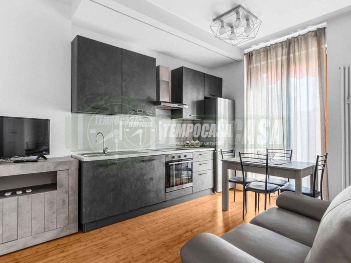 Appartamento trilocale in vendita in Viale Liguria, Famagosta, Milano