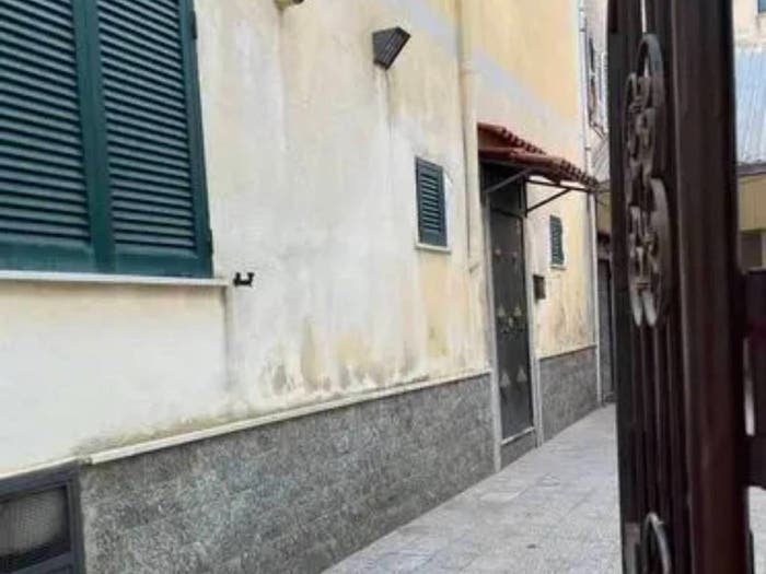 Casa trilocale in vendita in Via Novembre, Mondragone