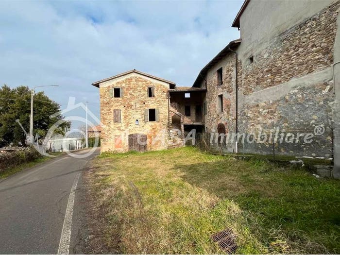 Casa con 6 locali in vendita in strada di tordenaso, Langhirano