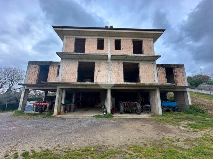 Casa con 6 locali in vendita in Via Valle Spaziani, Centro, Montelibretti