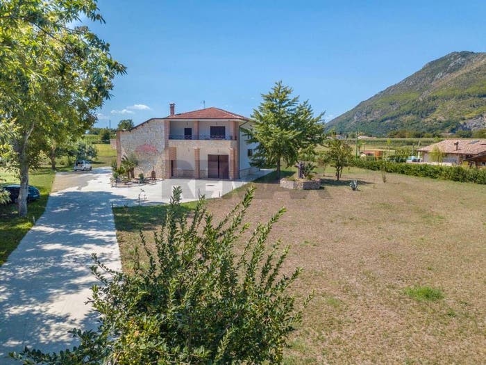 Casa quadrilocale in vendita in Via Centimolo, Pietravairano