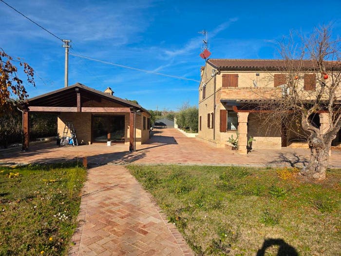 Casa con 6 locali in vendita in Contrada Cunicchio, Morrovalle