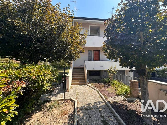Casa con 5 locali in vendita in Via Gramsci, Centro, Mirandola