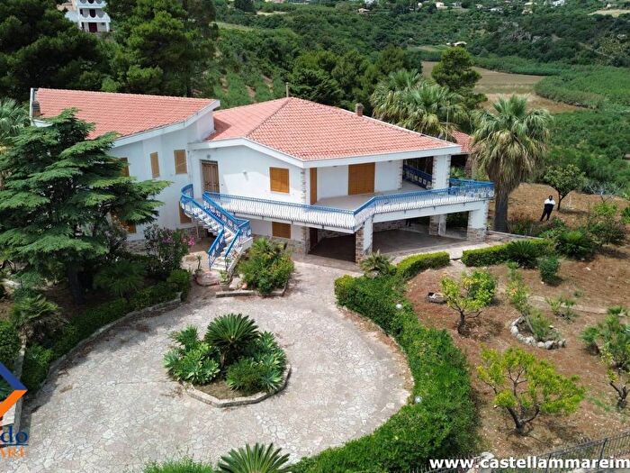 Casa con 6 locali in vendita in Contrada Ciauli, Castellammare del Golfo