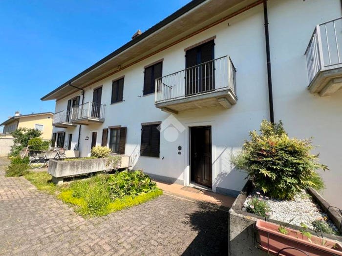 Casa quadrilocale in vendita in Via San Frontiniano, San Cassiano, Alba