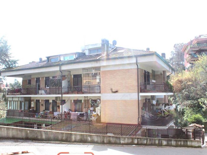 Casa bilocale in vendita in Via Guido Guida, La Giustiniana, Roma