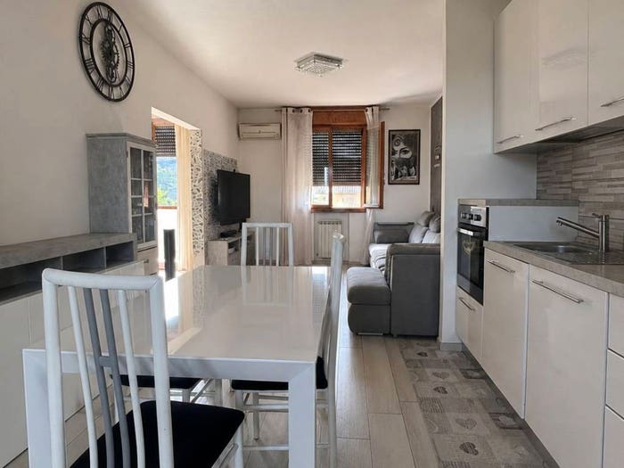 Casa con 6 locali in vendita in Via Luciano Pondi, Santo Stefano Gambellara, Ravenna