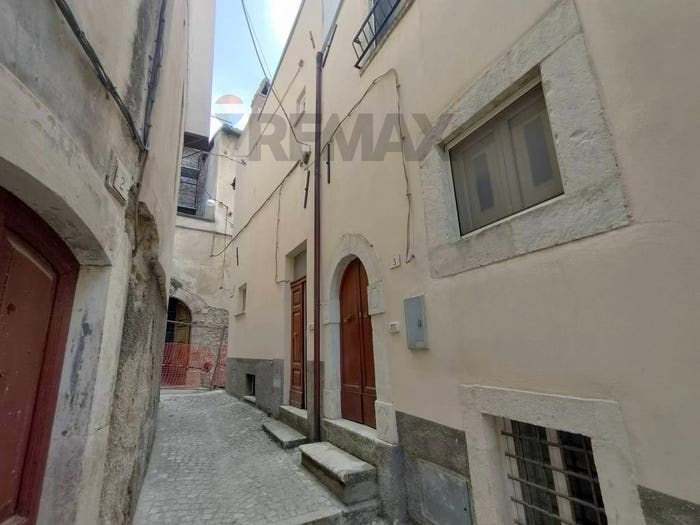 Casa con 5 locali in vendita in Centro, Ofena