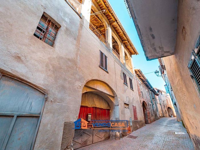 Casa con 6 locali in vendita in Via Principe Amedeo, Centro, Farigliano