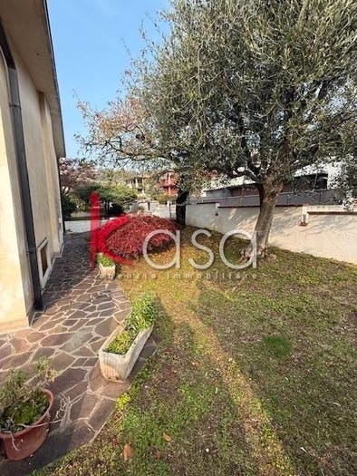 Casa con 6 locali in vendita in Centro, Montebello Vicentino