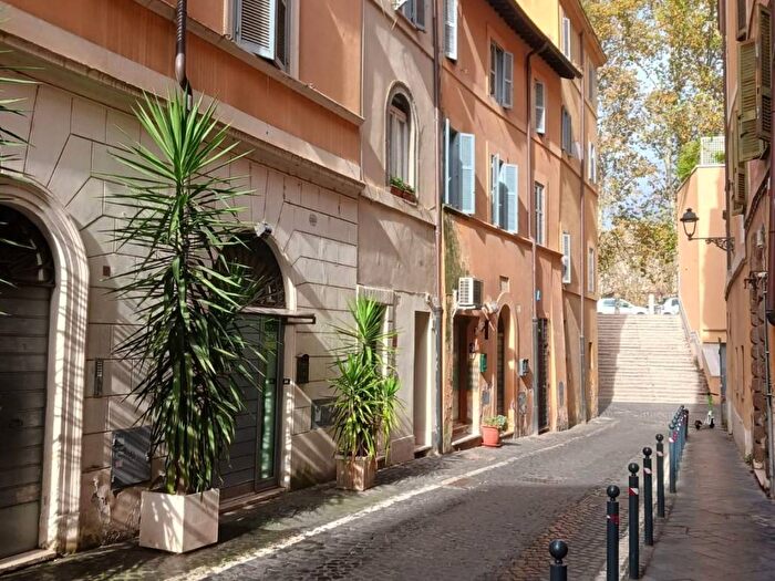 Appartamento trilocale in vendita in Via della Maschera d'Oro, Piazza Navona, Roma