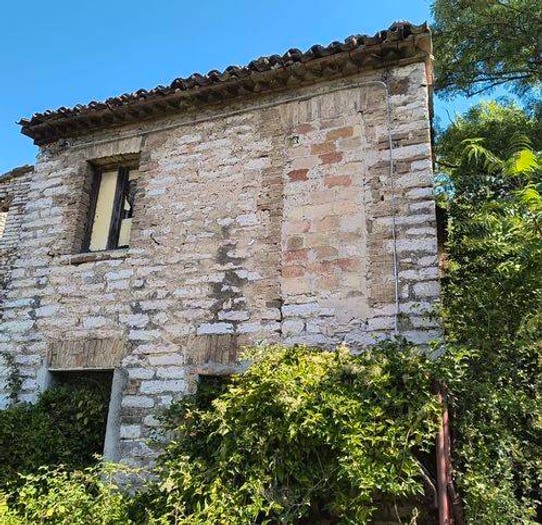 Appartamento con 6 locali in vendita in Frazione Valtreara, Genga