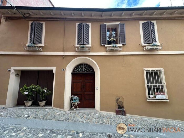 Casa con 6 locali in vendita in Via XXsettembre, Centro, Dozza