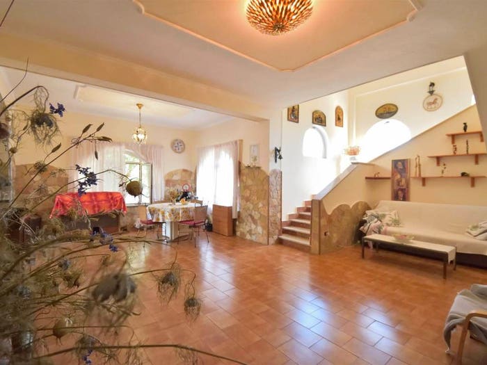 Casa con 6 locali in vendita in via Casa Colonnella, Macere, Artena
