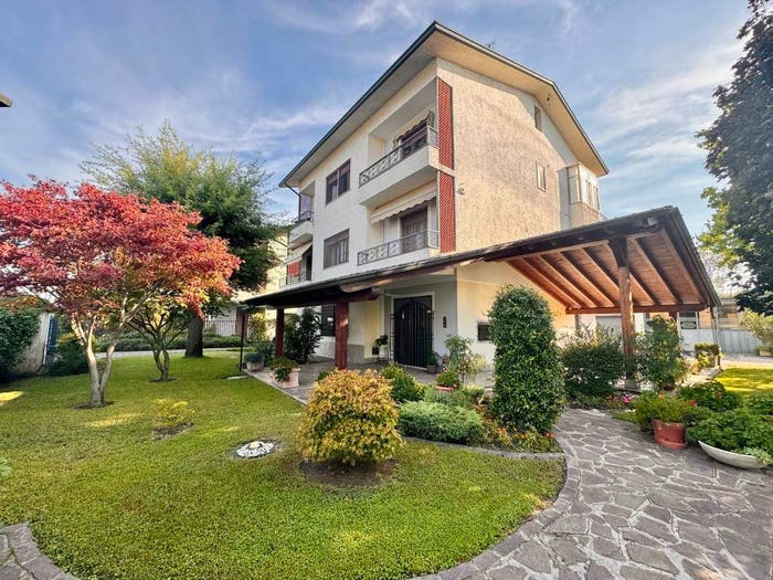 Casa con 6 locali in vendita in Piazza Papa Giovanni XXIII, Centro, Mortara