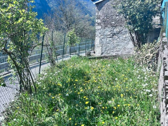 Casa bilocale in vendita in Via Don Vittorio Cortinovis, Camorone, Val Brembilla