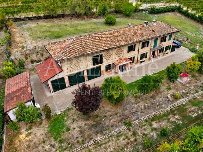 Casa quadrilocale in vendita in Strada Bricco, Nizza Monferrato