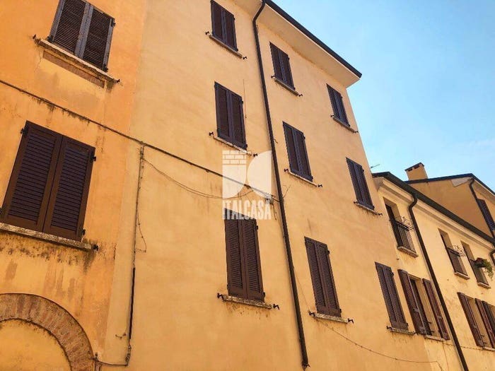 Casa con 6 locali in vendita in via Giovanni Zambelli, Centro, Mantova