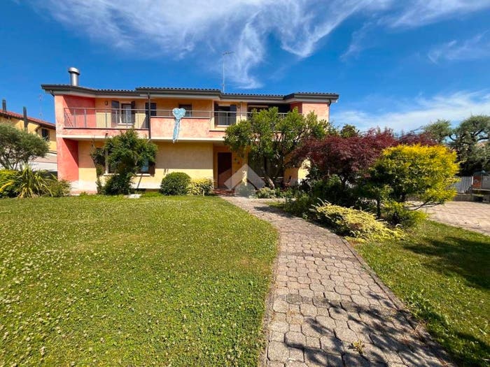 Casa con 6 locali in vendita in Via Cortivi, Centro, Nervesa della Battaglia