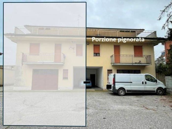 Casa con 6 locali in vendita in Via Bergamo, Centro, Castelverde