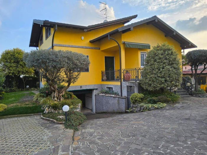 Casa con 6 locali in vendita in Via Monte Rosa, Fagnano Olona
