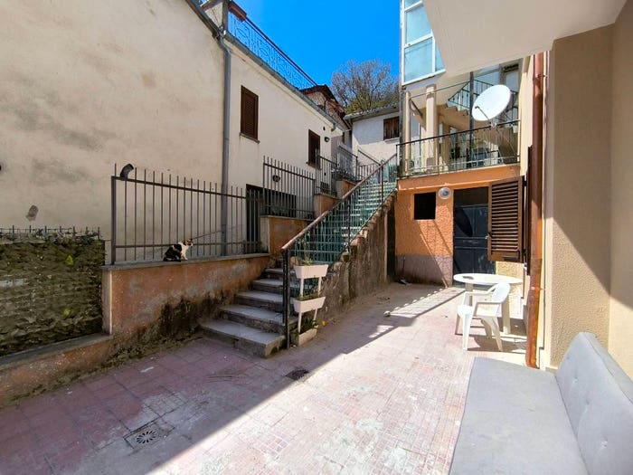 Casa trilocale in vendita in Via Picente, Marana, Montereale