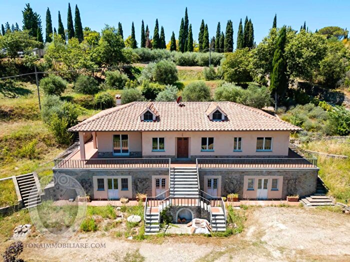 Casa con 10 locali in vendita in Case Sparse Cortona, Cortona