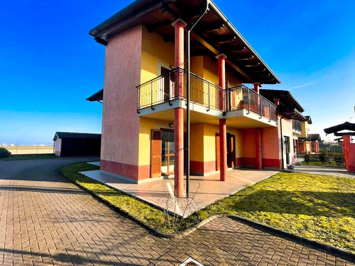 Appartamento quadrilocale in vendita in Via Giovan Battista Grassi, Centro, Livorno Ferraris