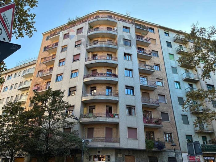 Appartamento trilocale in vendita in piazza Caneva, Cenisio, Milano