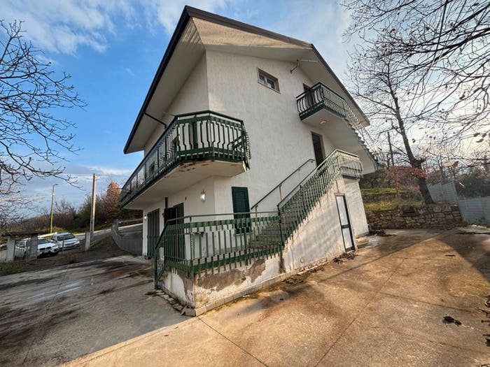 Casa con 6 locali in vendita in Via Gariello, San Mango sul Calore